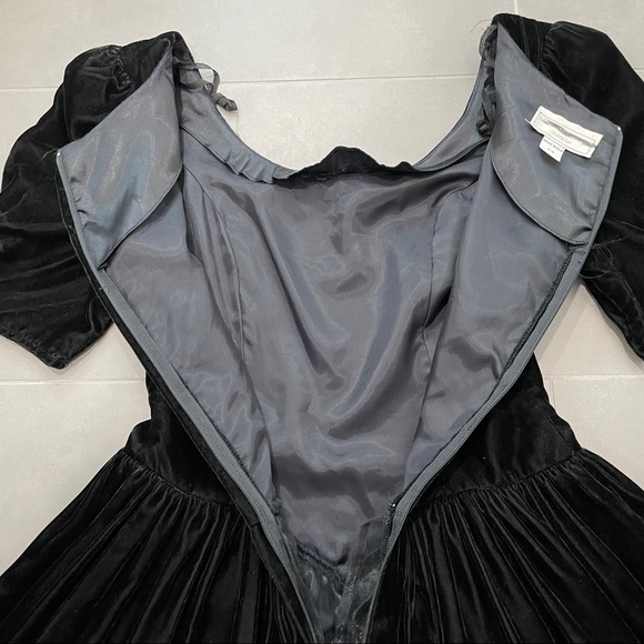 Jessica McClintock Gunne Sax Velvet Party Dress - Picture 7 of 9